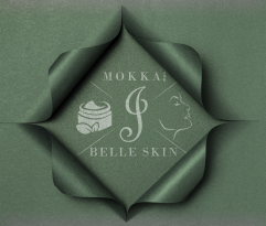 - Kozmetikus mutatós, karakteres logója.